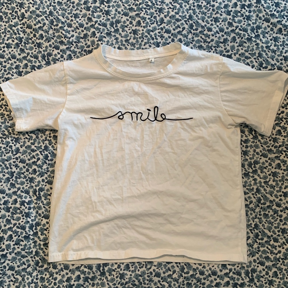 T-shirt with the world smile on it